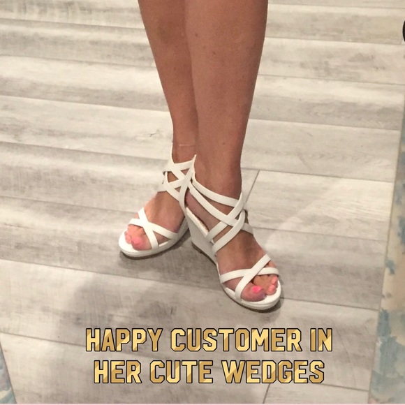LAST PAIR!!! Strappy White Sandal Wedges - Picture 6 of 7
